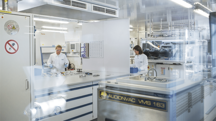 BASF forscht weltweit an innovativen Kathodenmaterialien, die die Elektromobilität weiter voranbringen. | Foto: BASF