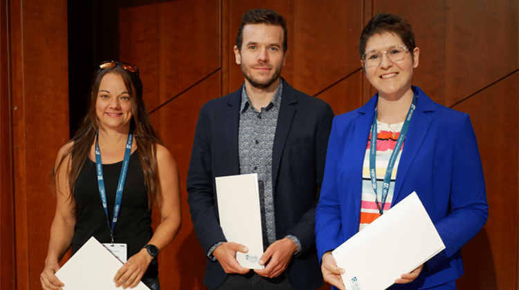 Dr.-Ing. Dorina Strieth (l.), Dr.-Ing. Frank Rhein (Mitte) und Prof. Dr. Christine Minke (r.) erhalten die DECHEMA-Hochschullehrernachwuchspreise 2024 für Biotechnologie, Technische Chemie und Verfahrenstechnik. | Foto: DECHEMA / Chereén Semrau